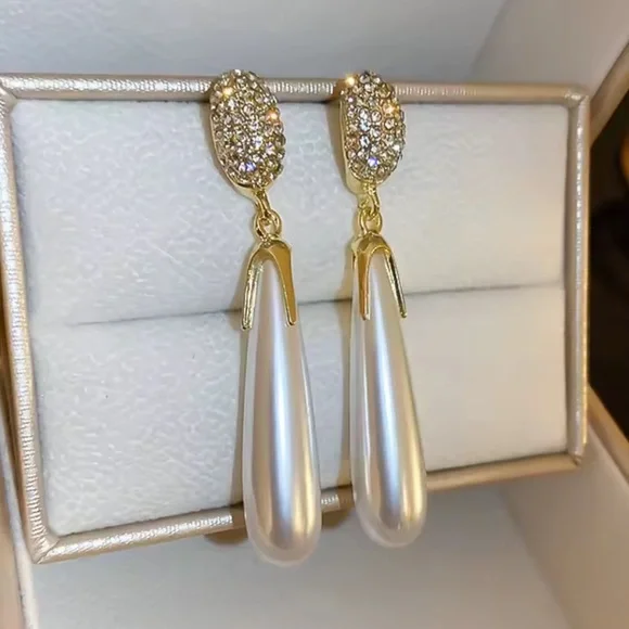 Modern Elegant Gold Pearl Drop Earrings - Picture 3 of 7